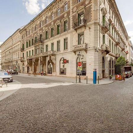 شقة Experience City Nightlife From A Sleek Lavish Pad بودابست المظهر الخارجي الصورة